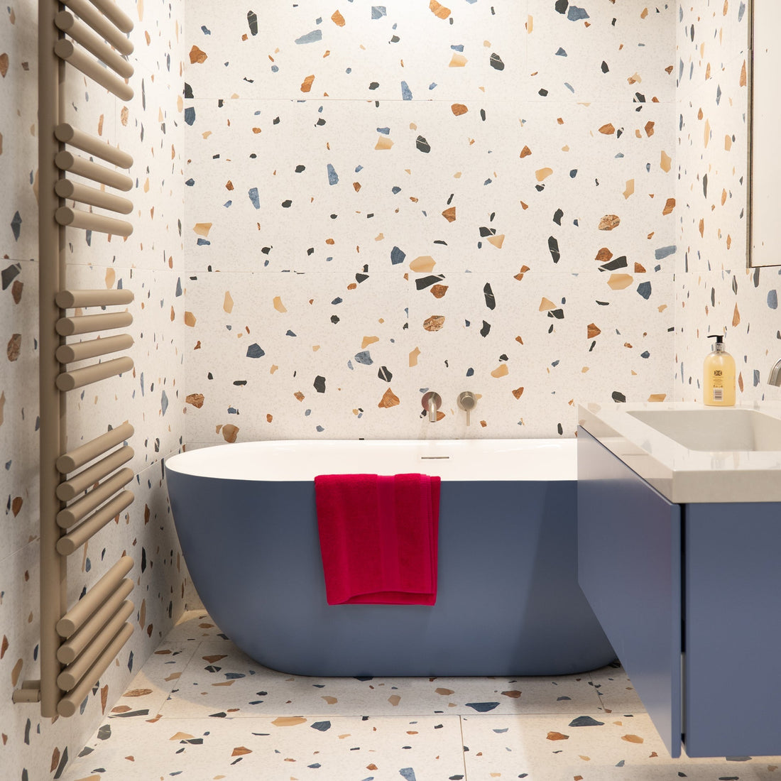 Best Tiles for Small Bathrooms: Expert Ideas to Make Your Space Feel Bigger